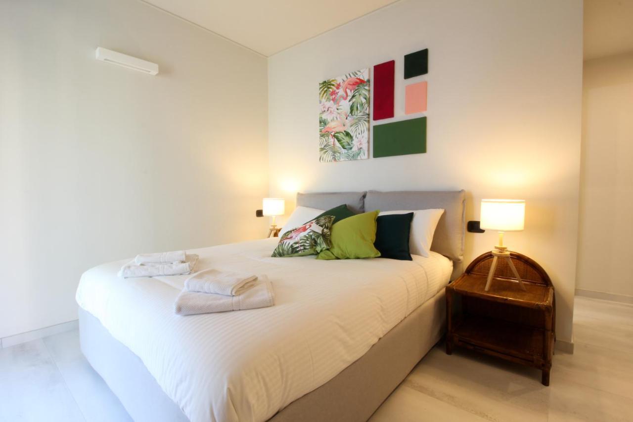 Parrots & Palms Apartment Bordighera Bagian luar foto